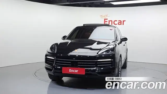 Porsche Cayenne 2023 — ფოტო 11/32