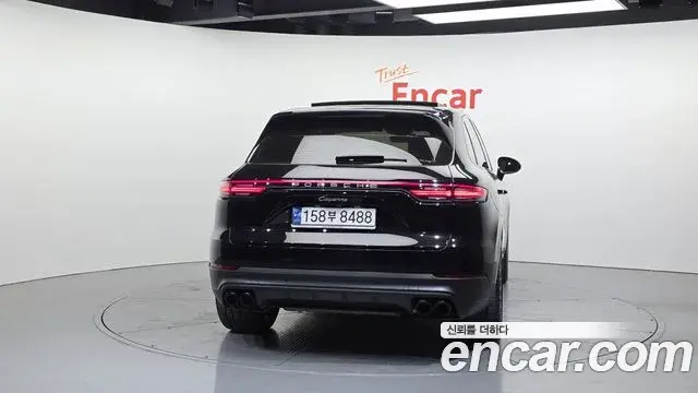 Porsche Cayenne 2023 — ფოტო 29/32