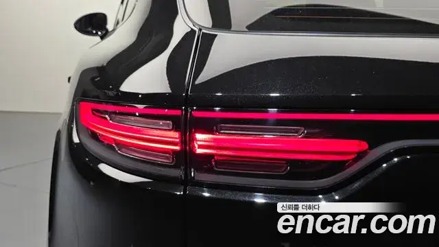 Porsche Cayenne 2023 — ფოტო 25/32