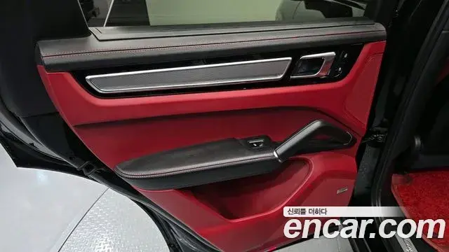 Porsche Cayenne 2023 — ფოტო 5/32