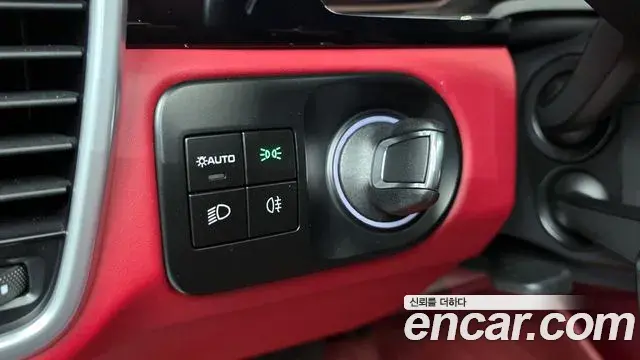 Porsche Cayenne 2023 — ფოტო 15/32