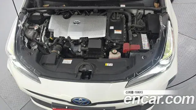 Toyota Prius 2020 — Şəkil 15/20