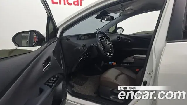 Toyota Prius 2020 — Şəkil 13/20