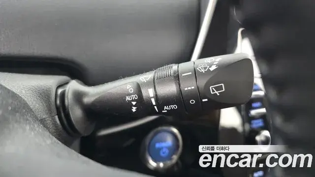 Toyota Prius 2020 — Şəkil 7/20