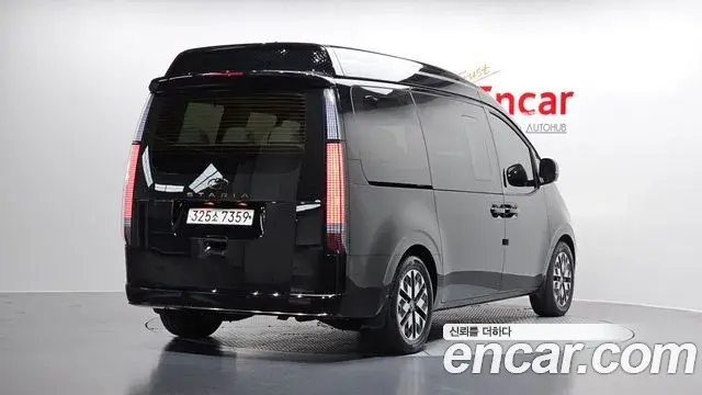 Hyundai Staria 2022 — Фото 1/20