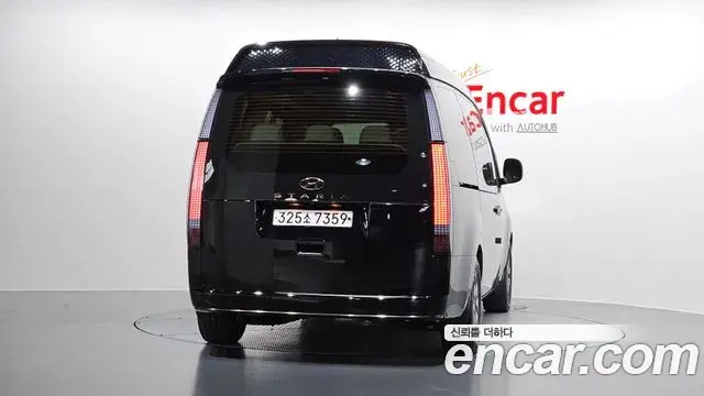 Hyundai Staria 2022 — Фото 3/20