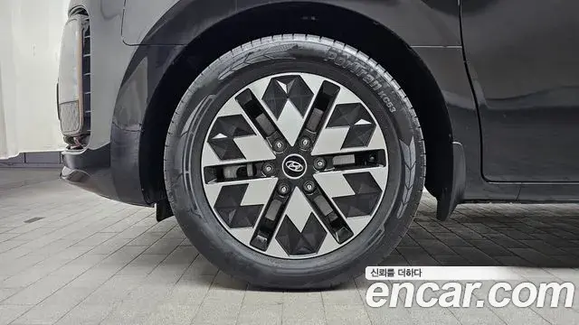 Hyundai Staria 2022 — Фото 4/20