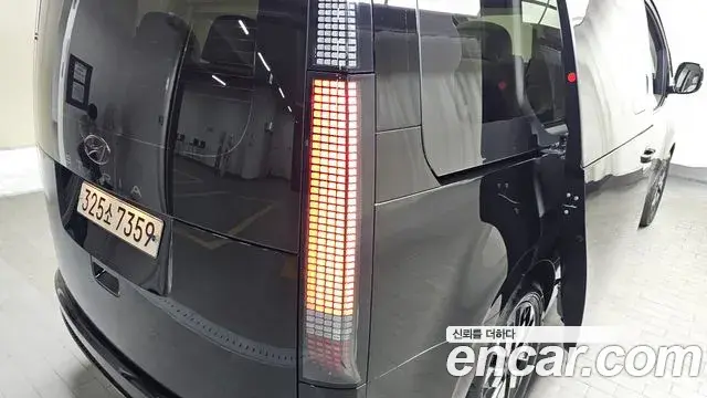 Hyundai Staria 2022 — ფოტო 11/34