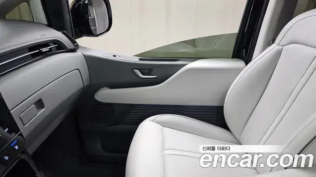 Hyundai Staria 2022 — ფოტო 7/34