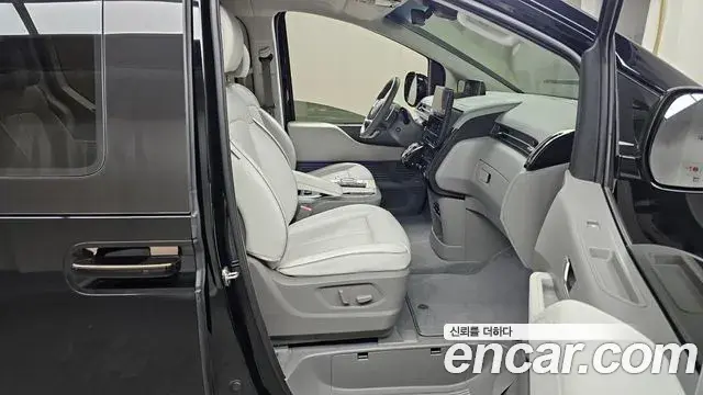 Hyundai Staria 2022 — ფოტო 22/34