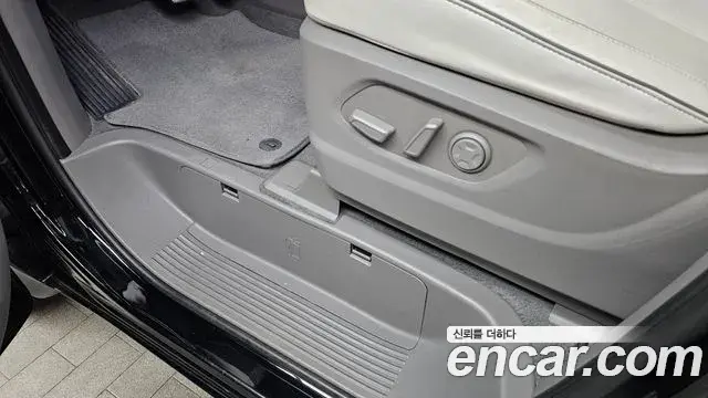 Hyundai Staria 2022 — ფოტო 19/34