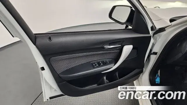 BMW 1 Series 2018 — Şəkil 27/32