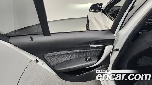 BMW 1 Series 2018 — Şəkil 7/32