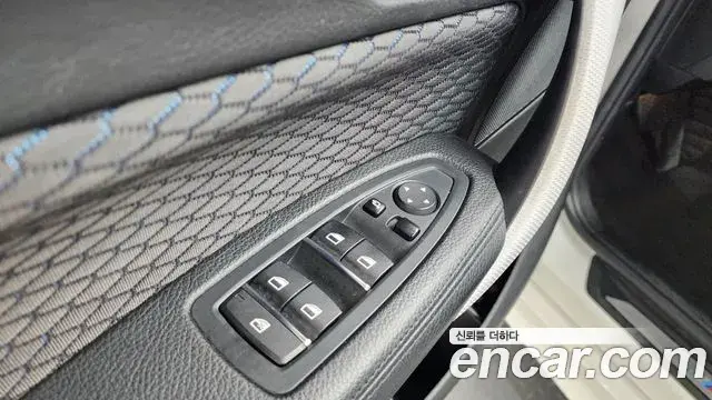 BMW 1 Series 2018 — Şəkil 15/32