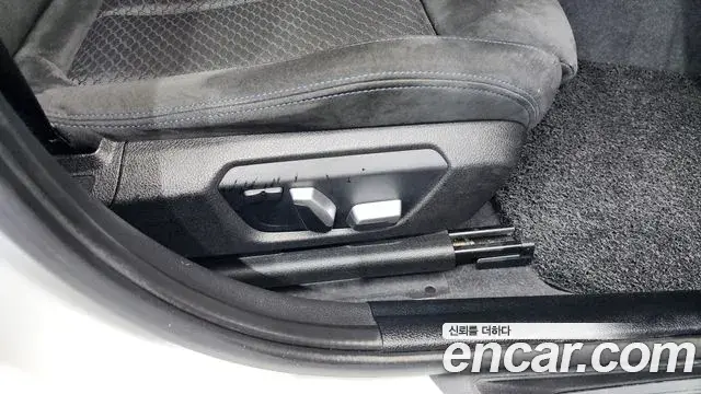 BMW 1 Series 2018 — Şəkil 10/32