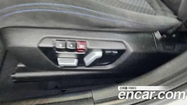 BMW 1 Series 2018 — Şəkil 25/32