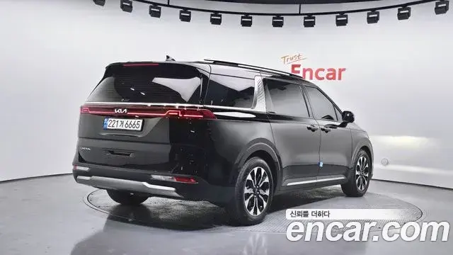 Kia Carnival 2022 — ფოტო 28/30