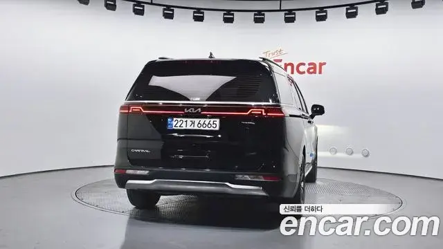 Kia Carnival 2022 — ფოტო 26/30