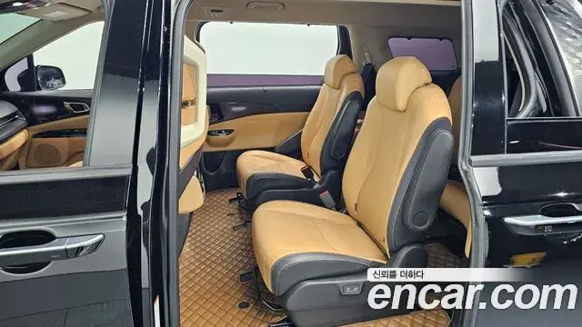 Kia Carnival 2022 — ფოტო 19/30