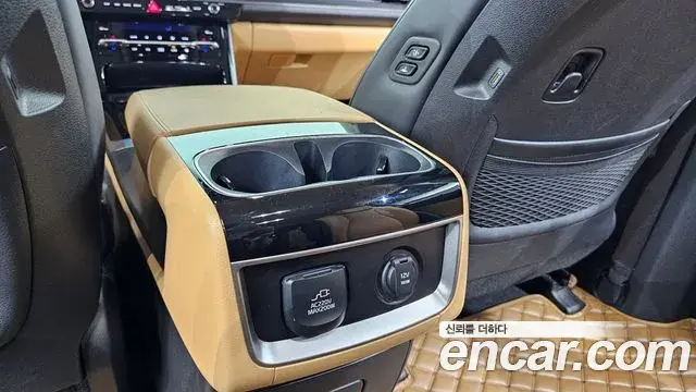 Kia Carnival 2022 — ფოტო 25/30