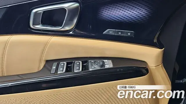 Kia Carnival 2022 — ფოტო 22/30