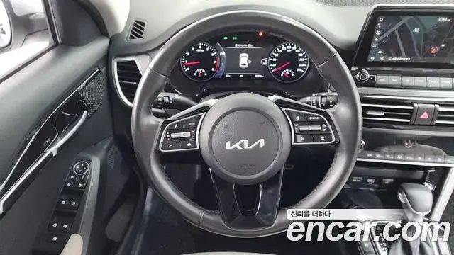 Kia Seltos 2022 — ფოტო 17/34