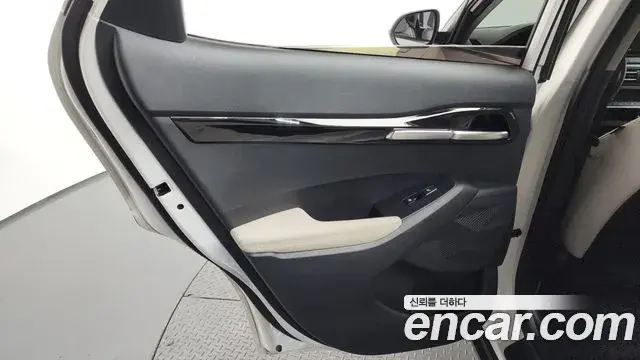 Kia Seltos 2022 — ფოტო 27/34