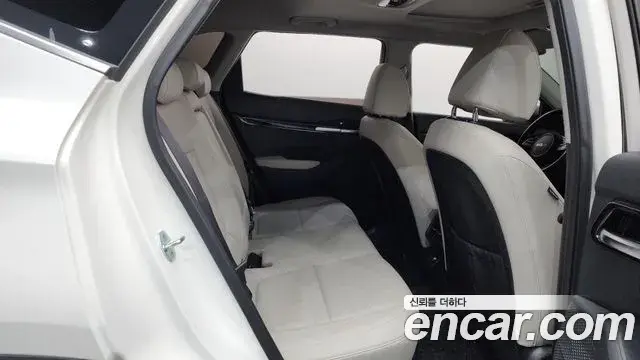 Kia Seltos 2022 — ფოტო 28/34
