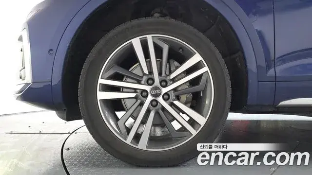 Audi Q5 2021 — ფოტო 1/20