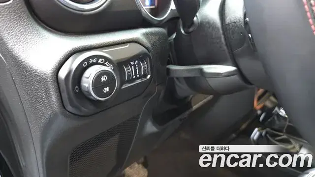 Jeep Wrangler 2019 — Фото 14/20