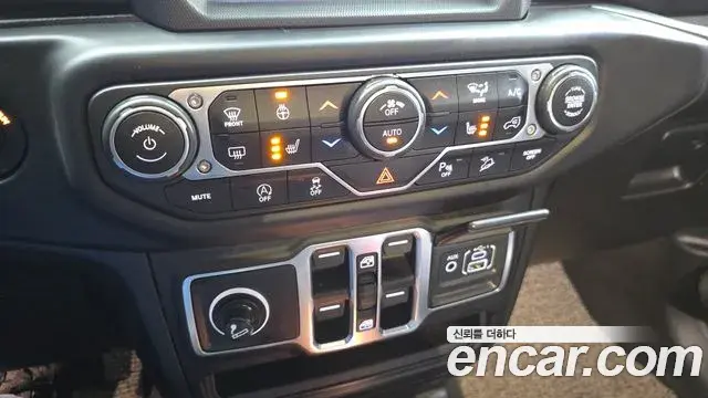 Jeep Wrangler 2019 — Фото 16/20