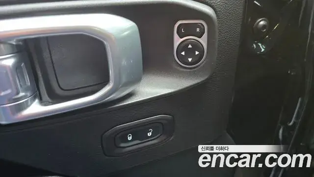 Jeep Wrangler 2019 — Photo 19/30