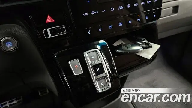 Hyundai Staria 2024 — Şəkil 28/32