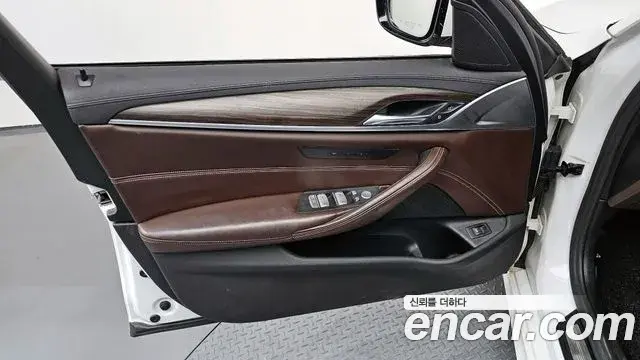 BMW 5 Series 2020 — ფოტო 17/40