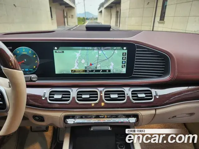 Mercedes-Benz GLS-Class 2021 — Photo 16/20