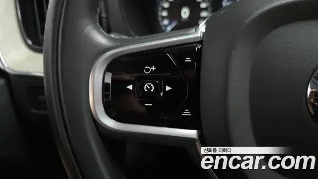 Volvo XC60 2019 — Photo 10/36