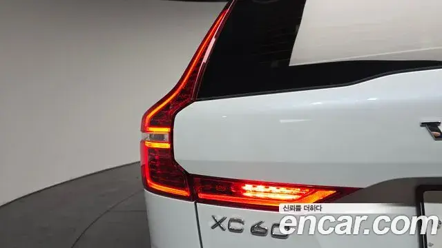 Volvo XC60 2019 — Photo 36/36