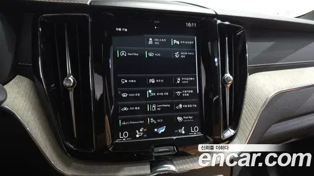 Volvo XC60 2019 — Photo 2/36