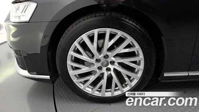 Audi A8 2021 — Şəkil 18/20