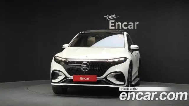 Mercedes-Benz EQS SUV 2023 — Photo 24/36