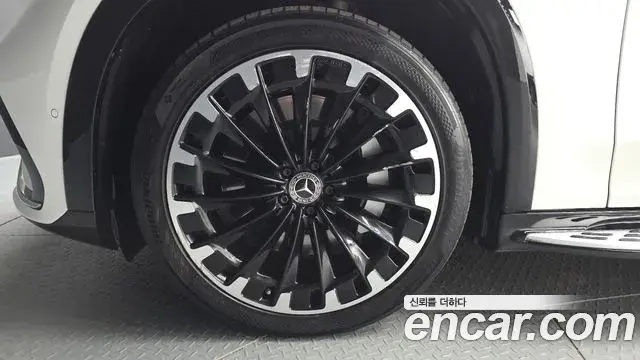 Mercedes-Benz EQS SUV 2023 — Photo 5/36