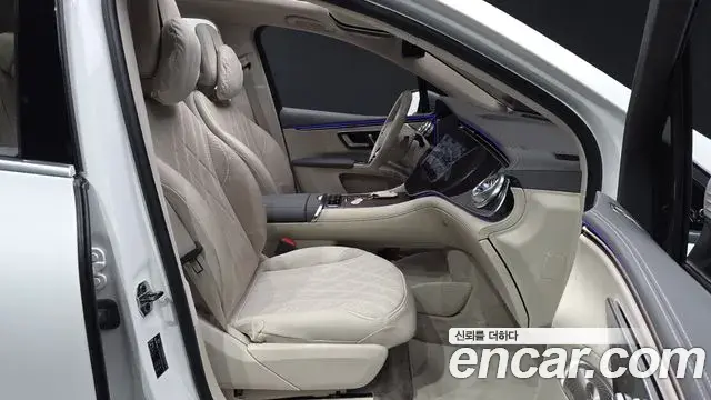 Mercedes-Benz EQS SUV 2023 — Photo 26/36