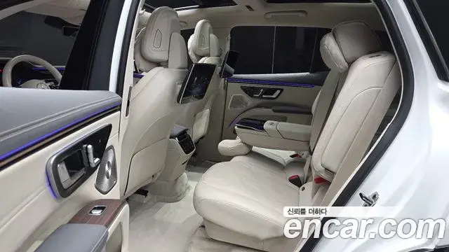 Mercedes-Benz EQS SUV 2023 — Photo 10/36
