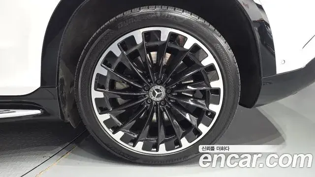 Mercedes-Benz EQS SUV 2023 — Photo 9/36