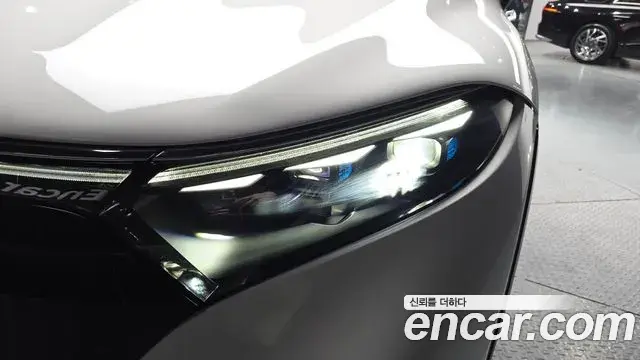 Mercedes-Benz EQS SUV 2023 — Photo 7/36