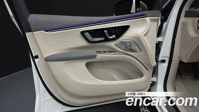 Mercedes-Benz EQS SUV 2023 — Photo 1/36