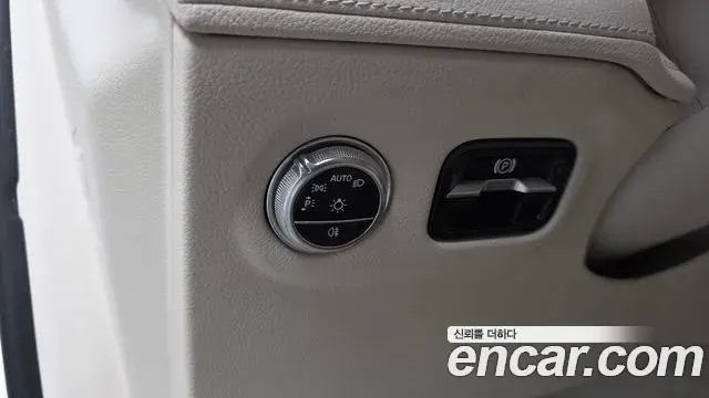 Mercedes-Benz EQS SUV 2023 — Photo 18/36