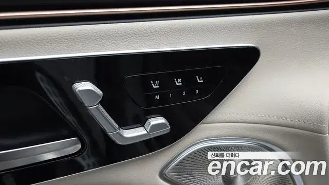 Mercedes-Benz EQS SUV 2023 — Photo 4/36