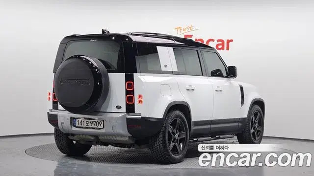 Land Rover Defender 2020 — Фото 2/20