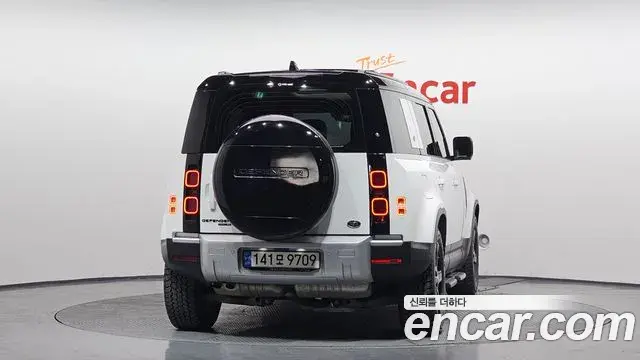 Land Rover Defender 2020 — Фото 4/20